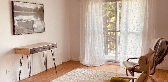 Propre, immeuble tranquille sans fumée, inclus réfrigérateur, cuisinière et wifi - Photo 2