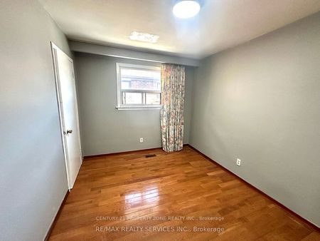 For Lease - 7600 Middleshire Drive Unit# Upper, Mississauga, Ontario - Photo 3