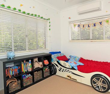 4 BEDROOM FAMILY HOME ON MEIKLEVILLE HILL! - Photo 4