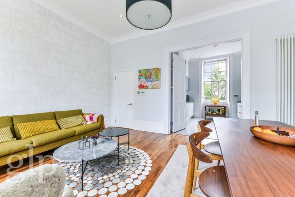 2 Bedroom Maisonette, Connaught Street, Hyde Park, London, W2 - Photo 1