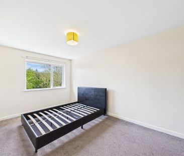 Three bed mid-terraced house to rent in St. Leonards Road, Launcest... - Photo 6