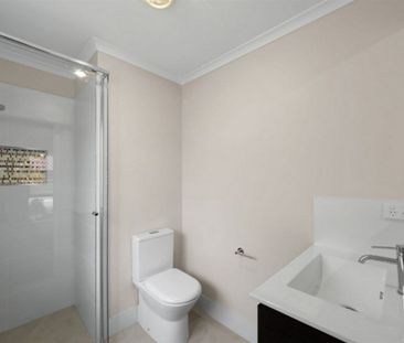 Modern Family Home - Photo 5