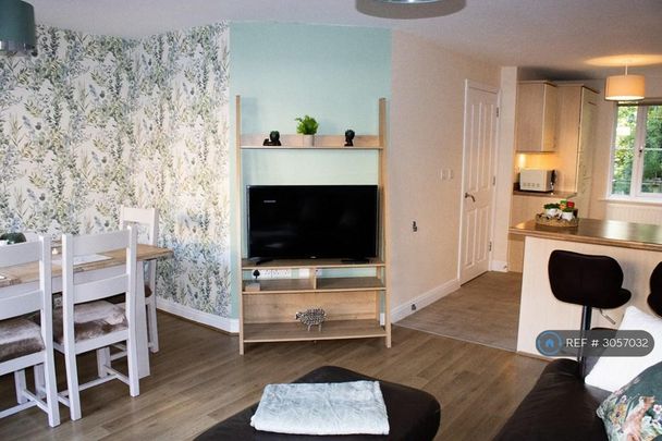 3 bedroom end of terrace house to rent - Photo 1