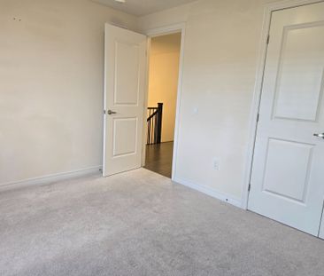 For Lease - 8 Beasley Grove, Hamilton, Ontario - Photo 2