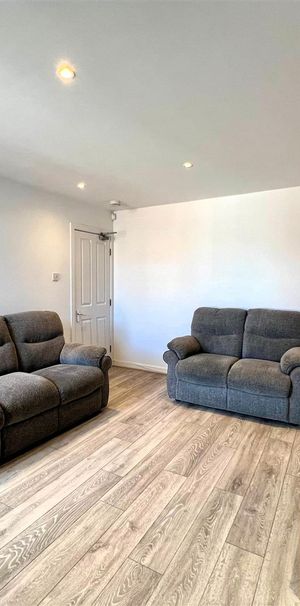 Hazelwood Avenue, Jesmond - Photo 1