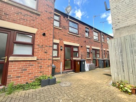 2 bedroom Mid Terraced House to let - Photo 4