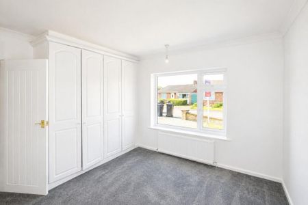 3 bedroom detached bungalow to rent - Photo 3