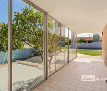 LIFESTYLE HOME IN SOUGHT AFTER LOCATION! - Photo 3