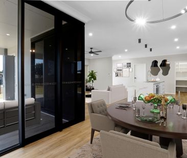 Executive home in quiet culdesac - Photo 5