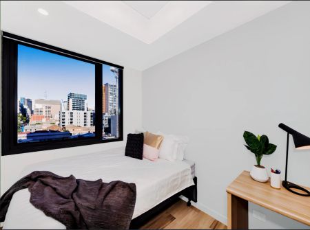 7 Bedroom Apartment - Queen Bed - Photo 3