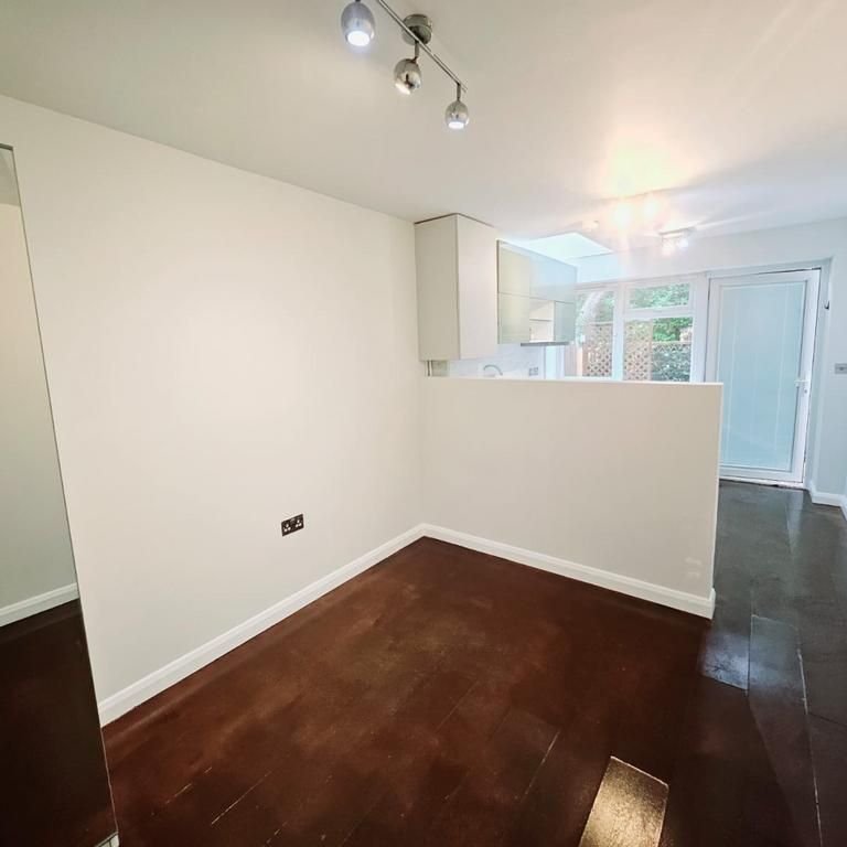 Studio to rent - Photo 1