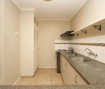 Tidy Unit in East Toowoomba! - Photo 1