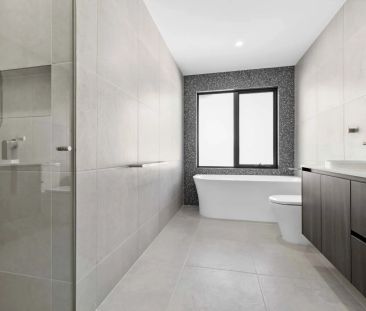 BEAUTIFUL FAMILY TOWNHOUSE IN PRIZED LOCALE! - Photo 4