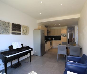 Zeer verzorgde woning met 2 slaapkamers - vlakbij het centrum van I... - Photo 1