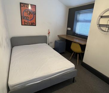 1 bedroom in a house share to rent - Photo 2