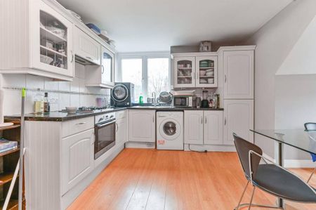 3 bedroom flat to rent - Photo 4