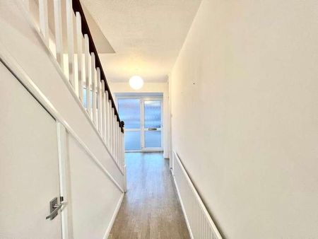 Newlands Close, Brentwood, CM13 - Photo 3