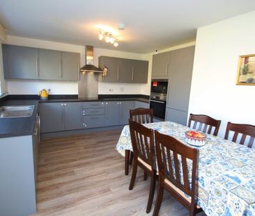 Lily Drive, Glasgow, G33 - Photo 2