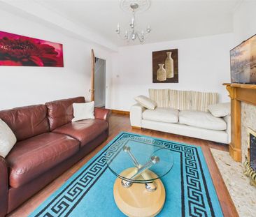 3 bedroom end of terrace house to rent - Photo 5