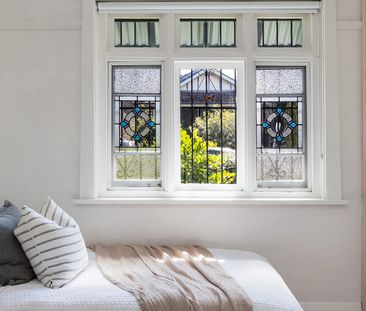 Architecturally enhanced family home with garden retreat - Photo 6