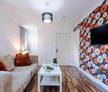 4 bedroom semi-detached house to rent - Photo 3