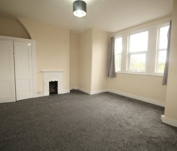 5 Bedroom Flat - Above Shop To Let - Photo 5