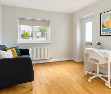 6 Bed Detached House, Pine Grove, BS7 - Photo 2