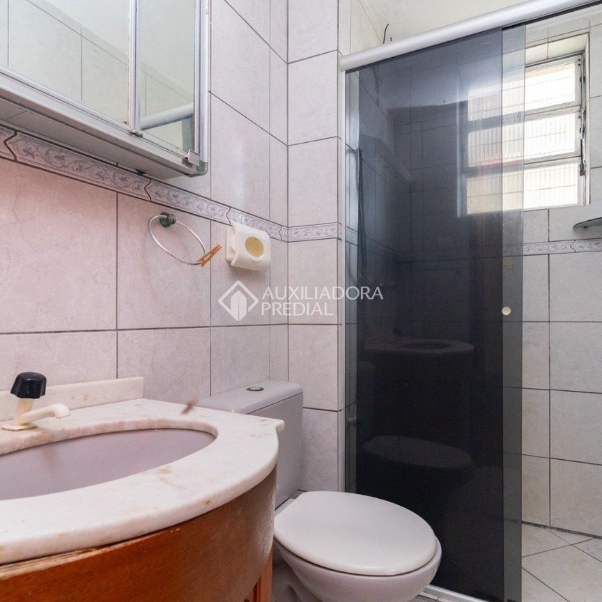Apartamento com 2 quartos e 43m² para alugar em Santo Antônio, Porto Alegre. - Foto 1