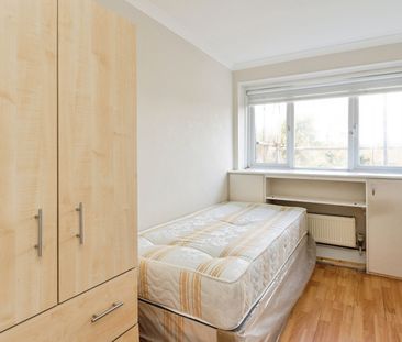 3 Bed Flat, Mimosa, N15 - Photo 6