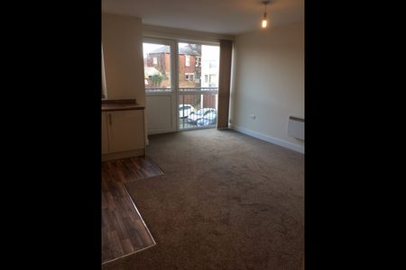 2 Bed Flat, Kirk Beston Close, LS11 - Photo 2