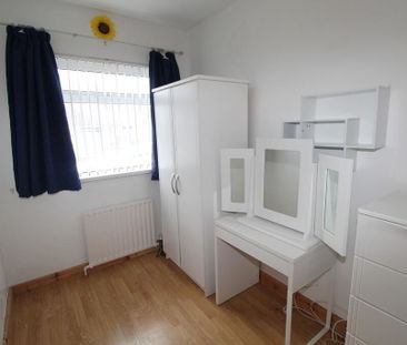 16 Woodford Park, Newtownabbey, BT36 6TJ - Photo 2