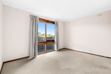 Family living in Belmont's heart - Photo 2