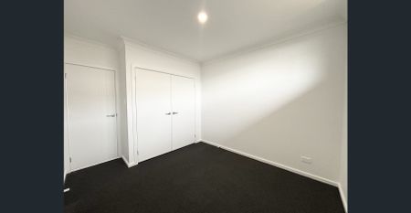 Modern Comfort & Style in a Prime Gledswood Hills Location - Photo 4