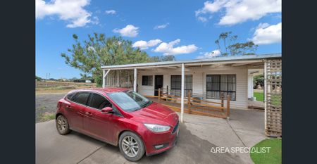 Charming Home on Spacious Block in Werribee! - Photo 3