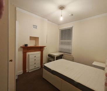 3 Bed Flat, Eton Avenue, N12 - Photo 4
