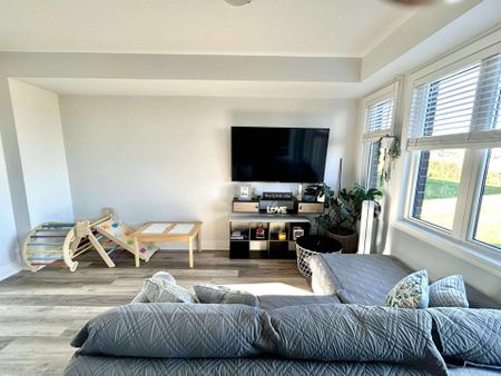 For Lease - 129 Union Boulevard, Wasaga Beach, Ontario - Photo 2