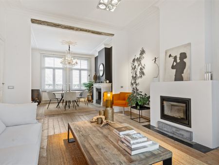 Instapklare en zeer centraal gelegen( deels gemeubelde) ruime herenwoning op 1498m2 met 5 SLK, garage & parktuin - Foto 5