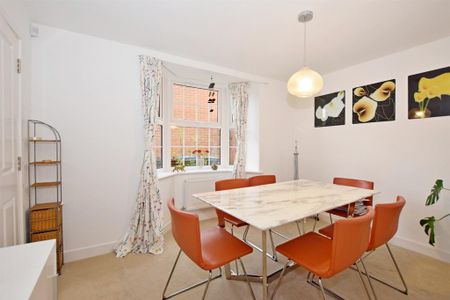 5 bedroom detached house to rent - Photo 4