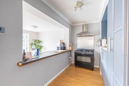 3 bedroom semi-detached house to rent - Photo 4