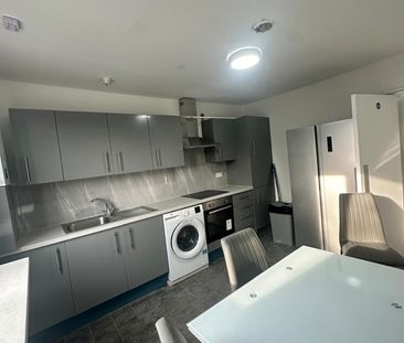 3 Bed Flat, Leopold Road, NW10 - Photo 5