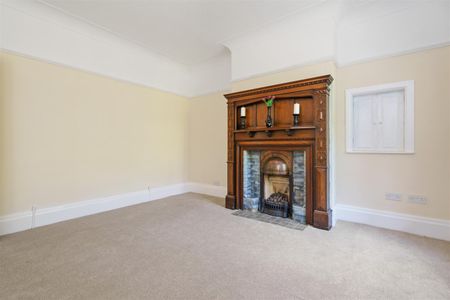 6 bed detached house to rent in Warwick Road, Solihull - Photo 2