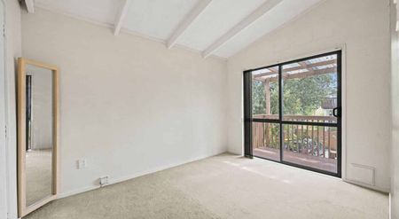 Family Home In New Lynn - Photo 2