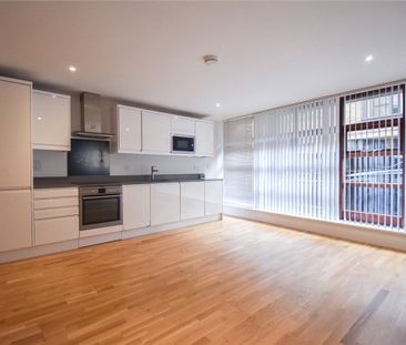 Well presented 1 bedroom apartment situated within walking distance... - Photo 2