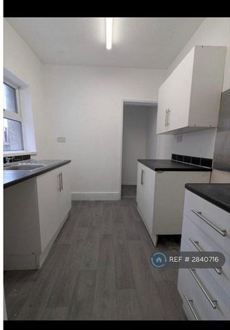 2 bedroom terraced house to rent - Photo 3