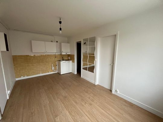 Location Appartement 2 pièces 28m² L HAY LES ROSES 94240 - Photo 1