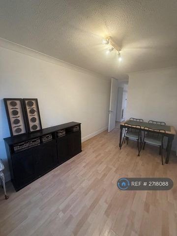 3 bedroom maisonette to rent - Photo 2