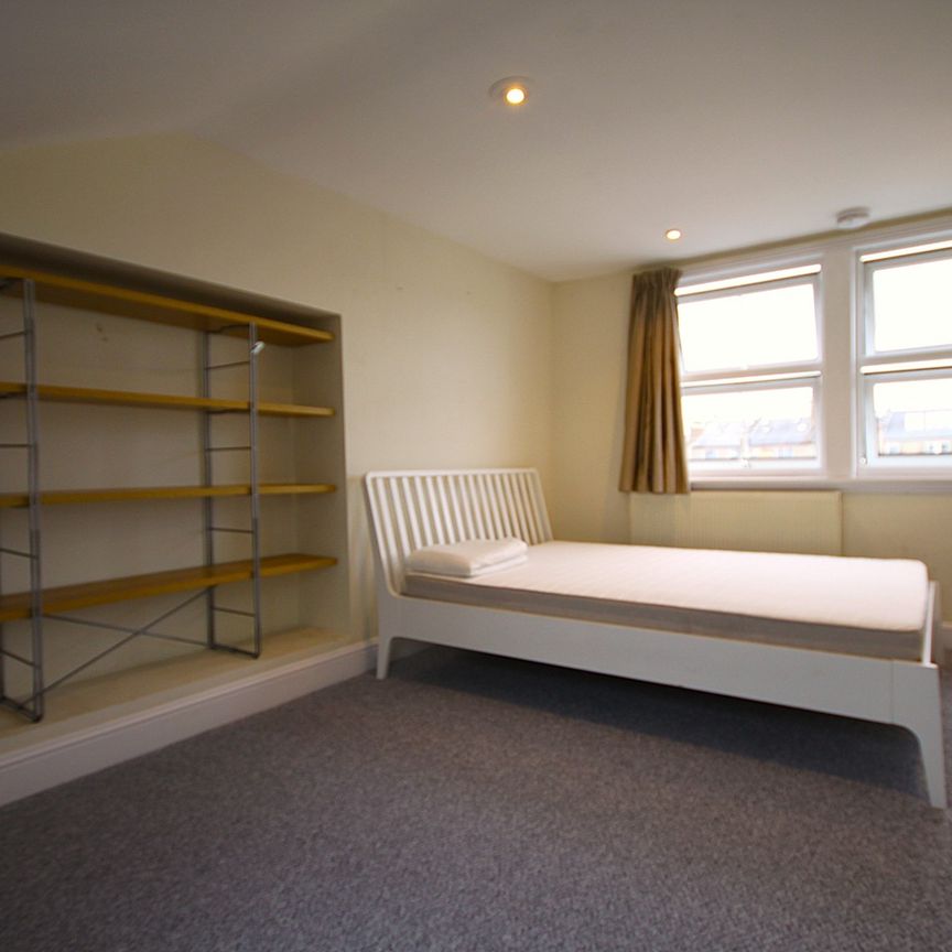 3 Bed Flat, Raeburn Street, SW2 - Photo 1