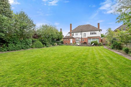 4 bedroom detached house to rent - Photo 4