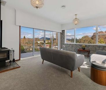 4 Bedroom House in Kawaha Point, Rotorua - Photo 1
