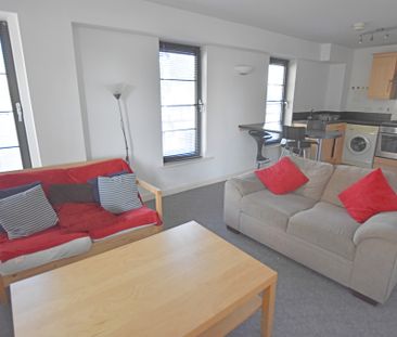 2 Bedroom Ground Floor Flat - Photo 2